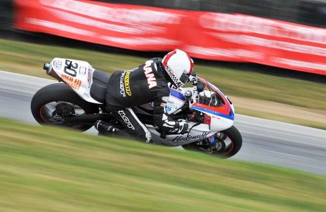 Aldana-Mid-O 09 David Aldana on the R&B Motorsports Triumph. (Larry Lawrence photo)