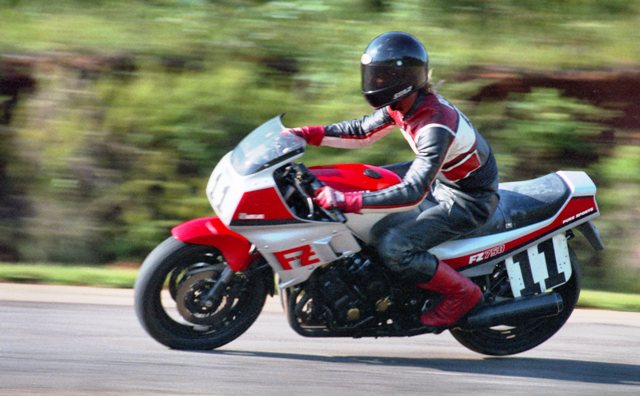 Frost, Kris - Road Atlanta - WERA - Aug 85-sm Kris Frost lifts the rear wheel on his FZ under heavy braking. (Larry Lawrence photo)