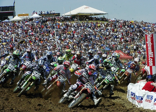 Hangtown 125MX Josh Grant (386) leads Eric Sorby (917), Christopher Gosselaar (35), Donnie McGourty (248), Matt Walker (122) and the rest of the pack at the start of the Hangtown 125 National in 2004. (Larry Lawrence photo)