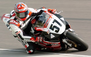 Jeremy Toye's Honda Superbike of the mid-2000s harkened back to Gray's machine of 20 years earlier. (Larry Lawrence photo)