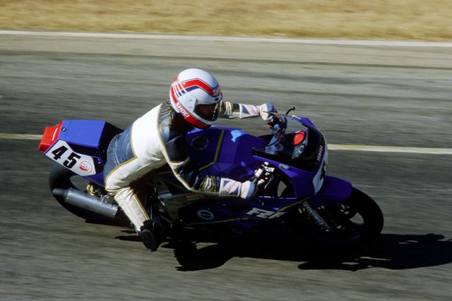 Frank Brotz racing a Yamaha FZR400 at Road Atlanta in 1988. (Larry Lawrence photo)