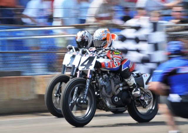 Chris Carr (4) nips rival Kenny Coolbeth in a Heat race at the Springfield Mile in 2008.  (Larry Lawrence photo)