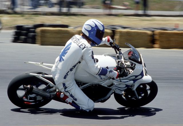 Someone forgot to tighten the tail section fasteners on Dale Quarterley's Kawasaki Superbike. (Larry Lawrence photo)
