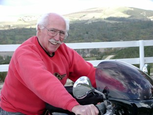 Dickerson 2003 b-sm Dickerson in 2003, 50 years after his record run. (Larry Lawrence photo)
