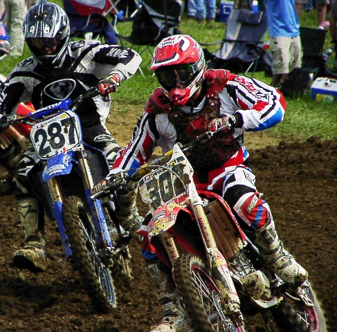 Jendro-sm Scott Jendro (302) and Derrick Kain (287) race at Mt. Morris, Pa., during the High Point Motocross National in 2004. (Larry Lawrence photo)