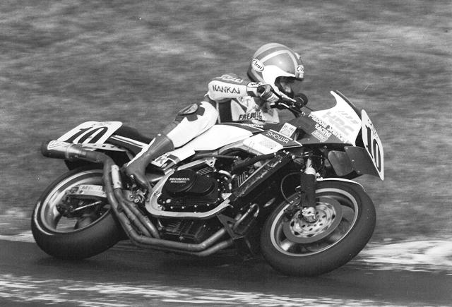 Chandler SB 87 Doug Chandler en route to a fifth-place finish in the 1987 Mid-Ohio AMA Superbike race. Chandler raced a Honda VF750 sponsored by Freddie Spencer. (Larry Lawrence photo)