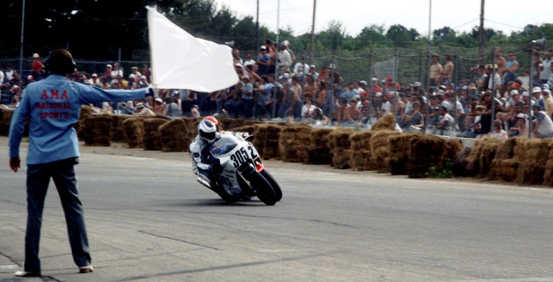 Dave Strobel (305) and Jimmy Filice practically touch as they run side by side coming out of the final turn at Loudon in 1986. (Larry Lawrence photo)