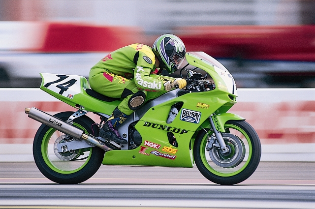 Todd Harrington races a factory Muzzy Kawasaki in 1997, the image is from a Dunlop press kit.