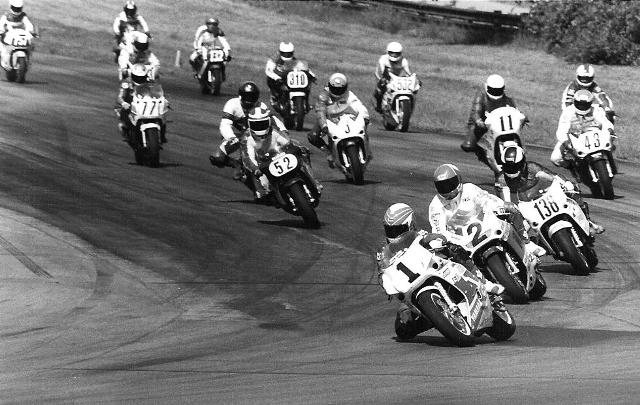 Grattan endur start Kurt Hall (1), of the Human Race Team, leads Team Suzuki Endurance rider Paul Bray (2) and the rest of the field at the start of a WERA Eight Hour National Endurance Championship race at Grattan Raceway in 1989. (Larry Lawrence photo)