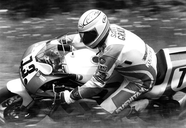 Gray, Scott - FUSA Scott Gray races his Yoshimura Formula USA Suzuki in an early 1990s WERA National Formula USA event. (Larry Lawrence photo)