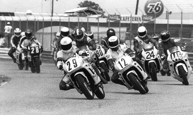 Jim Williams Racing leads the Mediumweight Endurance entries at the start of WERA National Endurance Series race in the late 1980s. (Larry Lawrence photo)