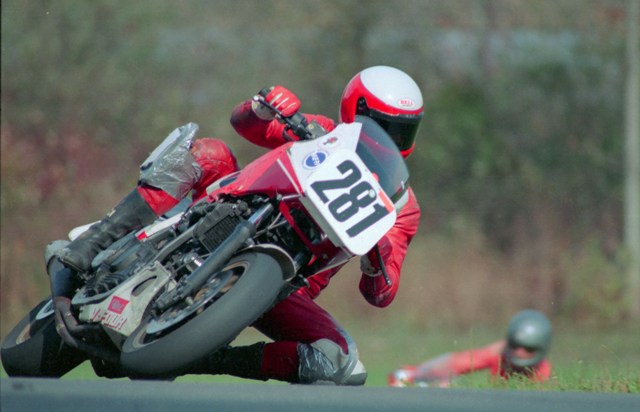 Breeden, Scott Scott Breeden shows what racers typically did in the days before knee pucks were an integral part of racing leathers. (Larry Lawrence photo)