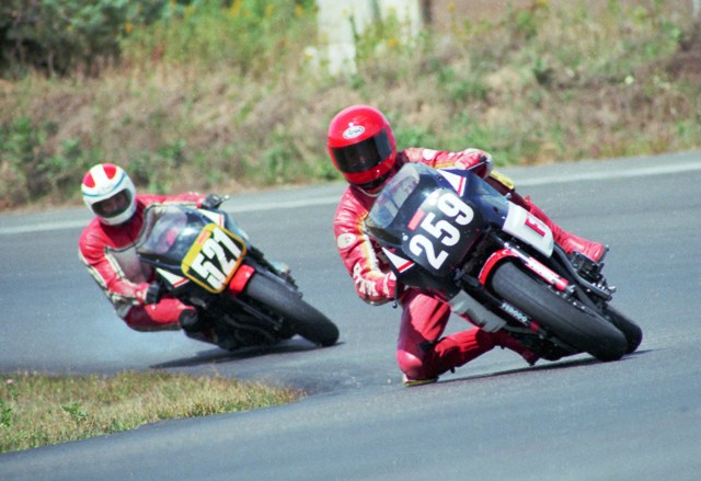 Powers, Tim - Grattan 9-7-86-sm Tim Powers leads Gerald Wilkins in a WERA C Superbike Novice race at Grattan Raceway in 1986. (Larry Lawrence photo)