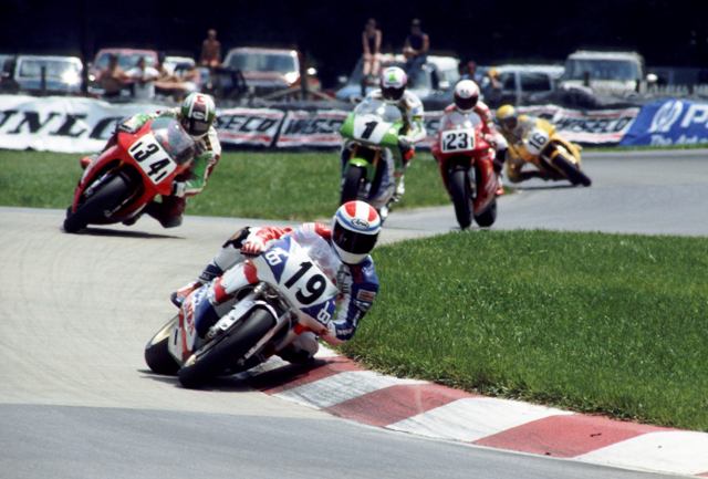 Freddie Spencer leads Pascal Picotte (34), Scott Russell (1), Doug Polen (23) and Tom Kipp (16) at the 1992 Mid-Ohio AMA Superbike race. (Larry Lawrence photo)
