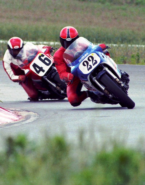 Tanner, Mark - Gateway 6-86 Mark Tanner (22) and Dave Schmidt (46) do battle in a WERA Regional race at Gateway International Raceway just across the Mississippi River from downtown St. Louis in June of 1986. (Larry Lawrence photo)