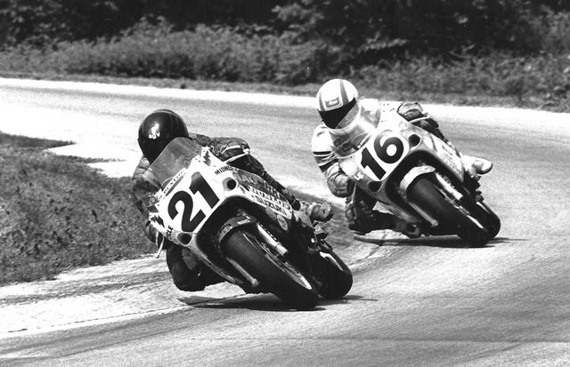 Scott Zampach and Cam Roos engaged in a tight battle during the AMA 750 Supersport National at Road America in 1989. (Larry Lawrence photo)