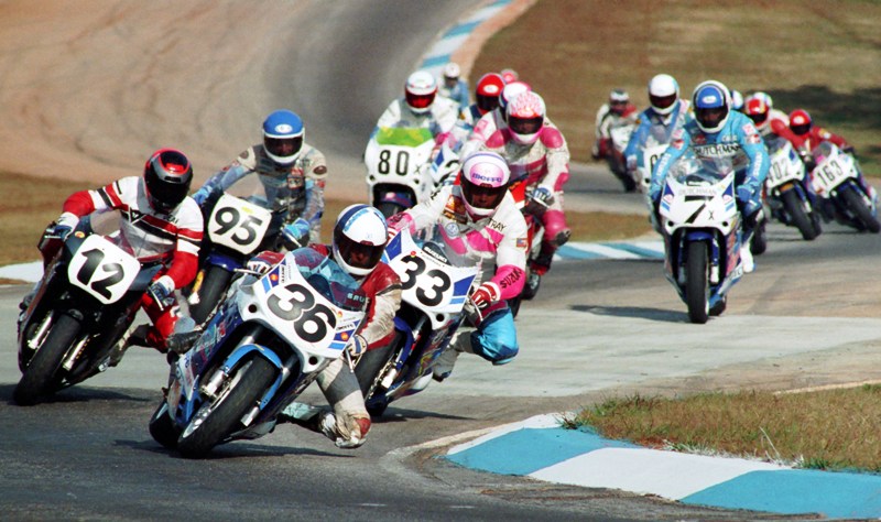 Bruce Baldus leading possibly a Suzuki GSXR Cup race at the WERA Grand National Finals in 1991. (Larry Lawrence photo)