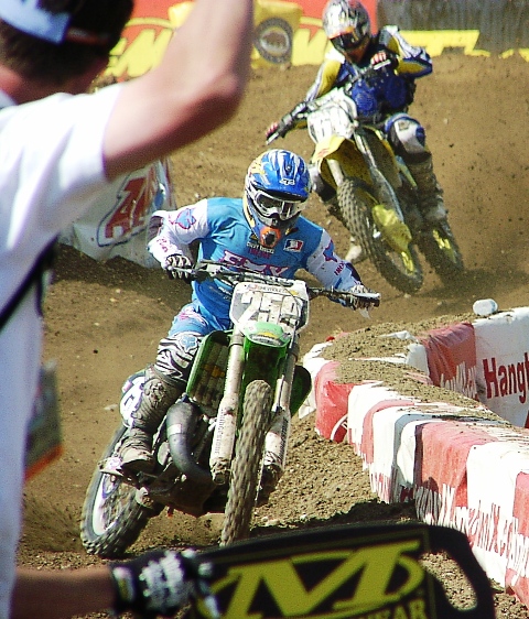 Stewart - mechanic The mechanics’ view during the 2004 Hangtown National near Sacramento, Calif. Mechanics provide information and motivation to their riders. (Larry Lawrence photo)