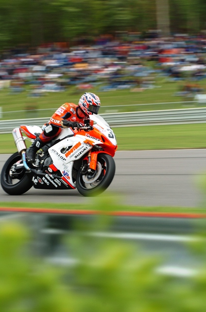 Wood, Eric - Barber '05 Eric Wood races his Hooters Suzuki in the AMA Superbike race at Barber Motorsports Park on April 23, 2005. Wood placed 16th out of 41 starters that day. (Larry Lawrence photo)