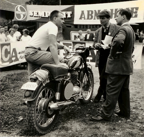 Axthelm - 1960 ISDT Press Walt Axthelm talking to the press at the 1960 ISDT. (Axthelm Collection)