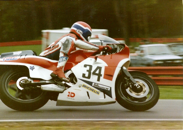 Cooley, Wes - Mid-O Wes Cooley races his factory-backed Honda RS500 in the AMA Formula One National at Mid-Ohio in 1984. Cooley had a unique arrangement that year where he had a contract with both Honda in F1 and Suzuki in Superbike. (Larry Lawrence photo)