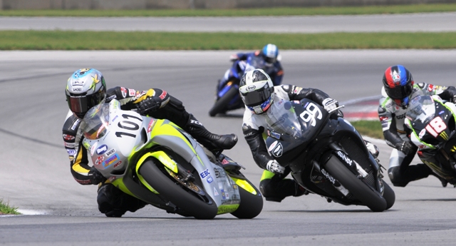 Canadian champion Jordan Szoke (101) on the sharp-looking Waznie Racing Honda CBR1000RR Superbike leads Geoff May on the Erik Buell racing Buell 1125RR and Chris Ulrich aboard the M4 Monster Energy Suzuki GSX-R1000 in the American SuperBike Race Two at Mid-Ohio last month. Szoke crashed and Ulrich got around May to move to the front of this group and finish eighth. (Larry Lawrence photo)
