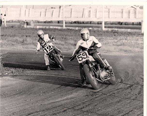 wilburn mulder Larry Wilburn leading the legendary Eddie Mulder in a TT race in the 1960s. (Larry Wilburn collection.