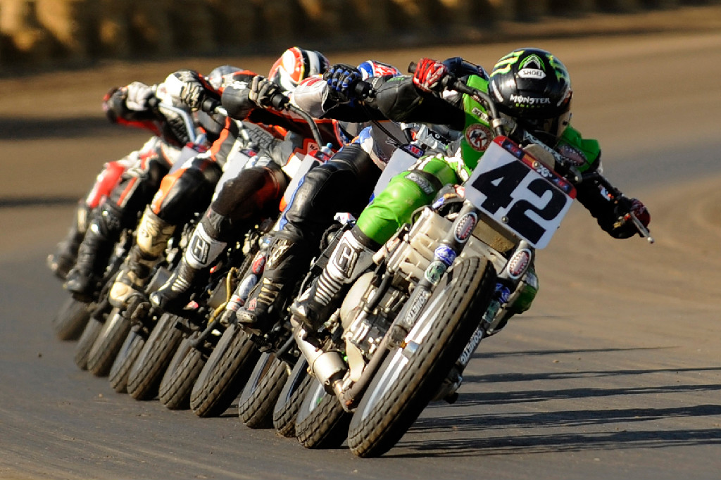 Springfield_Pack- Sept 2010 Bryan Smith leads the pack at the Springfield Mile.