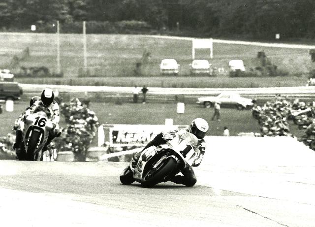 John Kocinski pulling away from Robbie Petersen and the rest of the AMA 250 Grand Prix field on the first laps coming into turn six at Road America in 1989. (Larry Lawrence photo)