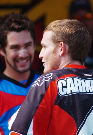 LWL_2158 Ricky Carmichael says something that strikes his friend and fellow racer Ernesto Fonseca as funny prior to the start of the Binghamton National Motocross in 2005. (Larry Lawrence photo)