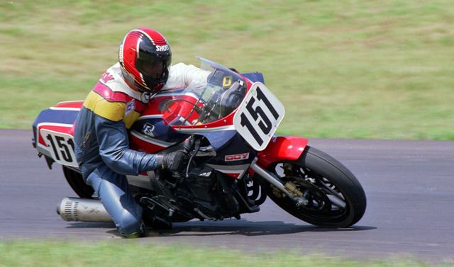 Charles Magnusson hustles his Suzuki GSXR1100 through a turn at Grattan Raceway at a WERA sprint race in 1986. Magnusson used the awesome power of his big Suzuki to score a number of podium finishes in WERA’s A Superbike and Formula 1 classes that season. (Larry Lawrence photo)