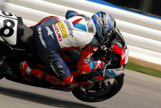 Peris, Chris - Mid-O 2004 Chris Peris racing a Team Valvoline EMGO Suzuki GSX-R600 to an eighth-place AMA Supersport finish at Mid-Ohio in 2004, his best result of the season. He finished the year ranked 10th in the standings. (Larry Lawrence photo)