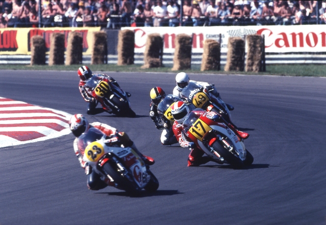 At Silverstone Spencer got a terrible start, but moved up to as high as fifth before the famous Honda NR500 started slowing. Here Spencer, on No. 17, runs with a group that includes Michel Frutschi (23), Stuart Avant (directly behind Spencer), Alex George (49) and Dale Singleton (30). 