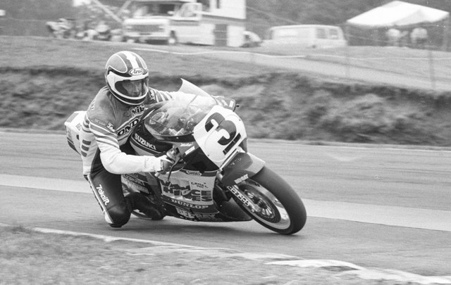 Mike Baldwin racing a Vance & Hines Suzuki GSXR750 to fourth place in the AMA Superbike race at Road Atlanta in May of 1988. (Larry Lawrence photo)