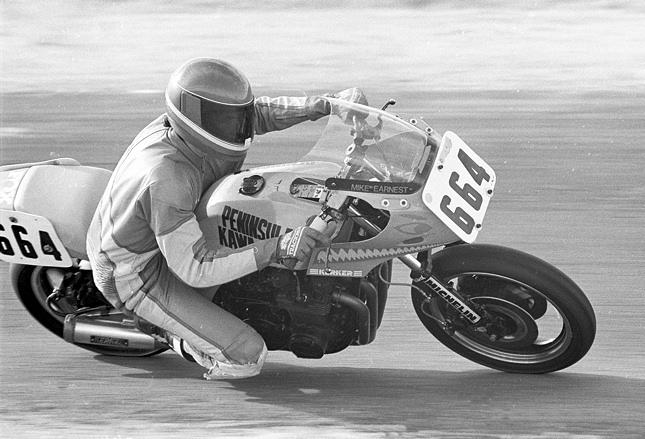 Earnest, Michael - Willow 1986 Michael Earnest racing a Kawasaki GPz750 at Willow Springs way back in the day, 1986 in fact. Earnest is still winning races today, 24 years later. That’s impressive. (Larry Lawrence photo)