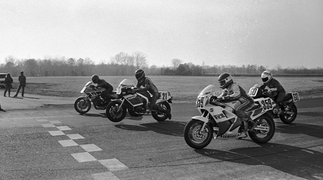 Talladega start '88 Race winner Jeff Duckworth, on a Yamaha FZ750 Superbike, starts on the far side and went on to win the race over Kurt Hall (60) in a 1988 winter race at Talladega Grand Prix Raceway. (Larry Lawrence photo)