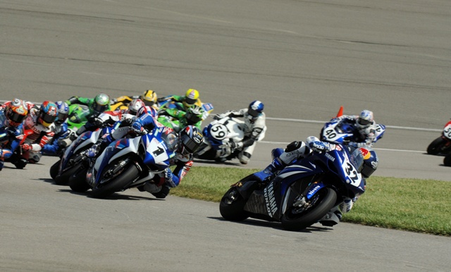 Eric Bostrom leads Ben Spies (1) and the rest of the field at the start of the AMA Superbike race at California Speedway in Fontana, Calif., on Sunday, April 29, 2007. (Tom Riles photo)