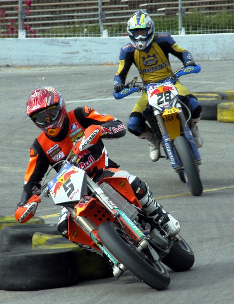 Red Bull KTM rider Jurgen Kunzel (5) passed Australian Troy Herfoss (28) in the 2005 Nashville Supermoto Championship race and held on to win his first AMA Supermoto victory. (Larry Lawrence photo)