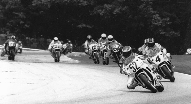 Jeff Farmer (52) leads fellow Floridian John Ashmead (4) and the rest of the pack in the 1989 Road America Supersport final. (Larry Lawrence photo)