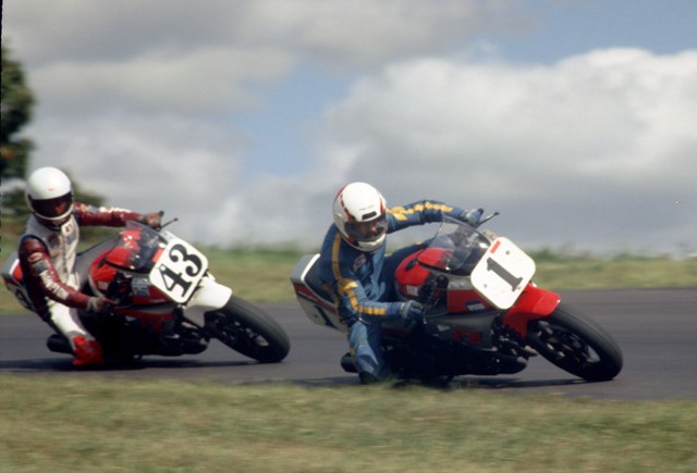 Ed Key (1) and Terry Hampton (43) battle it out for Yamaha contingency money in a WERA B Production race at Grattan Raceway late in 1986. (Larry Lawrence photo)