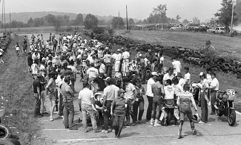 Nelson 24 Hour - 1985 Teams prepare for the start of the 1985 Nelson Ledges 24 Hour. (Larry Lawrence photo)