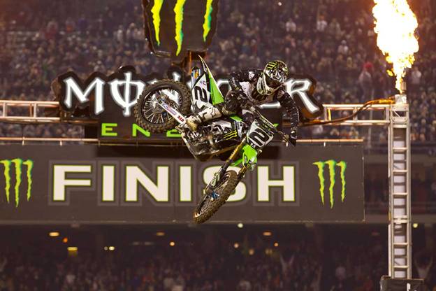 Oakland pre-Villopoto Monster Energy Kawasaki’s Ryan Villopoto heads into Oakland with a five point advantage over San Manuel Yamaha’s James Stewart. (Photo Credit: Hoppenworld.com)
