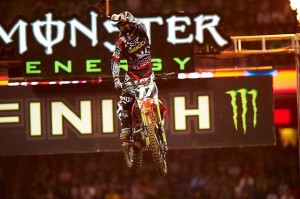 Houston SX review 3 GEICO Honda’s Justin Barcia kicked off the Eastern Regional Supercross Lites class season with a victory, marking the third of his career. (Photo Credit: Hoppenworld.com)