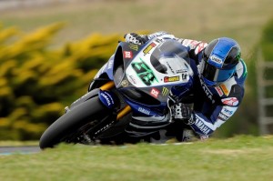 Laverty_action-SM An impressive sub-1m32s lap time was set by Eugene Laverty (Yamaha World Superbike Team) and the WSBK rookie had the satisfaction of finishing one place ahead of 2010 world champion Max Biaggi (Aprilia Alitalia).