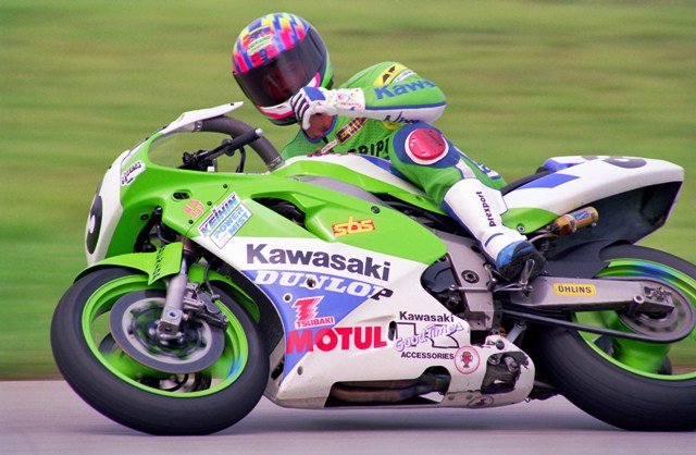 Tripp Nobles had a big enough lead in the WERA Dunlop 750 Supersport final at Indianapolis Raceway Park in August of 1992, that he took the time to check out the gear the photographers were using that day on the outside of IRP’s carousel turn. (Larry Lawrence photo)