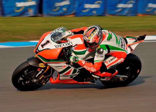 Max Biaggi (Aprilia Alitalia) scorched round the new-look Donington Park circuit in a blistering time of 1 minute 28.794 seconds.