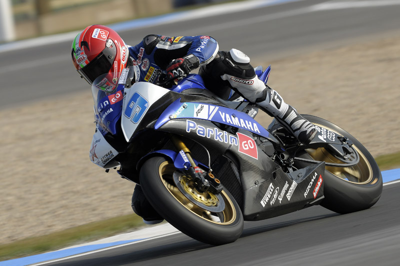 Italian Luca Scassa (Yamaha ParkinGO) continued his excellent run of form by setting the provisional pole at the end of this afternoon's first Supersport qualifying session. 