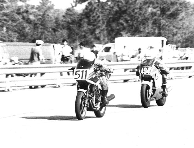 Expert Michael Nolan is doing all he can on his Honda 500 Interceptor to hold off up-and-coming novice Bill St. John and his Kawasaki Ninja 600 down the front straightaway in a WERA sprint race at Roebling Road in 1986. (Larry Lawrence photo)