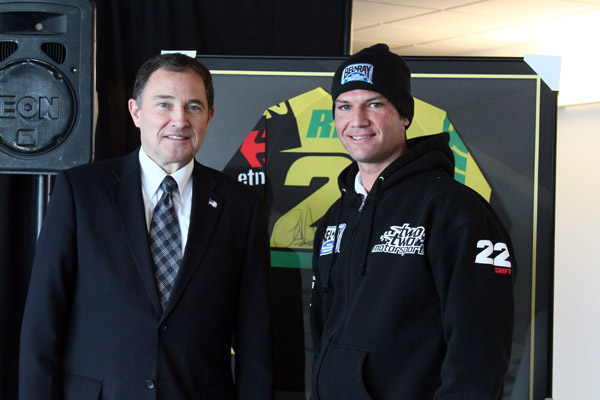 Reed presents Utah Governor Gary R. Herbert with his jersey. (Photo Credit: Feld Motor Sports)