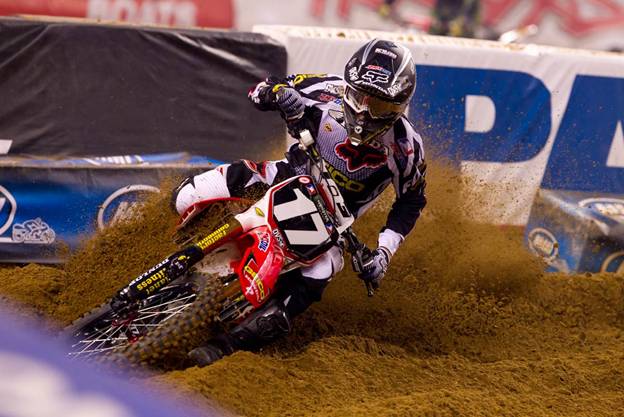 StLouispre2 With two races remaining, Justin Barcia holds a 13-point advantage over Dean Wilson. A podium finish for Barcia this Saturday in St. Louis will solidify his chance of winning the Eastern Regional Supercross Lites class championship. (Photo Credit: Hoppenworld.com)